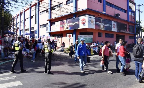 Policía y Caminera despliegan agentes en operativo Caacupé - Nacionales - ABC Color