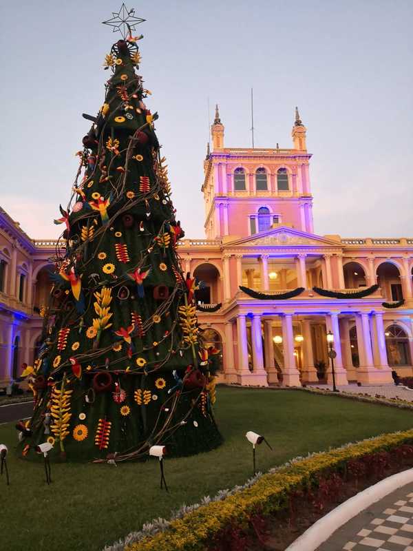 El Palacio de Gobierno se prepara para recibir a la Navidad con artesanía popular | .::Agencia IP::.