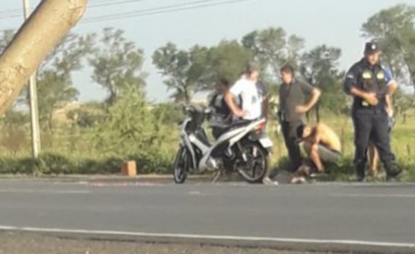 Niño de 2 años muere arrollado por camión tras caer de la moto