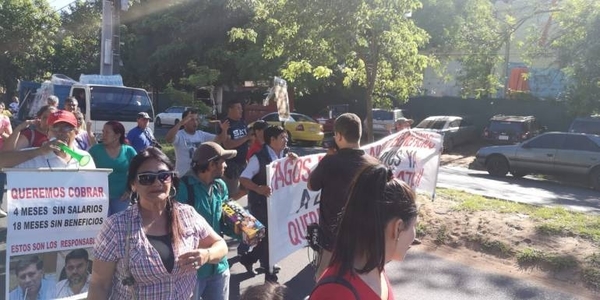 HOY / A favor y en contra del intendente se manifiestan en Lambaré