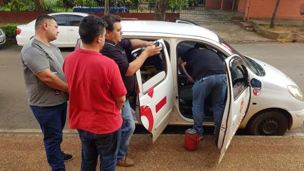 Detenidos por hacer delivery de cocaína en vehículo de Claro - ADN Paraguayo