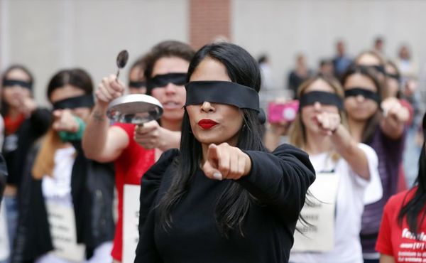 Periodistas colombianas replican la coreografía de  “Un violador en tu camino”  - Mundo - ABC Color