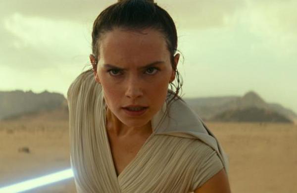 La razón por la que Daisy Ridley, protagonista de Star Wars se niega a tomarse fotos con los fans - SNT