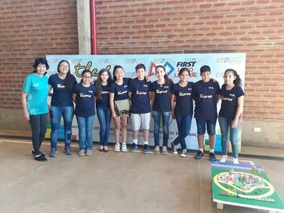 ESTUDIANTES ENCARNACENOS PRESENTES EN LA FIRST LEGO LEAGUE.