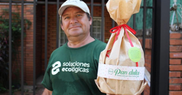 Vende pan dulce para comprar motocarro