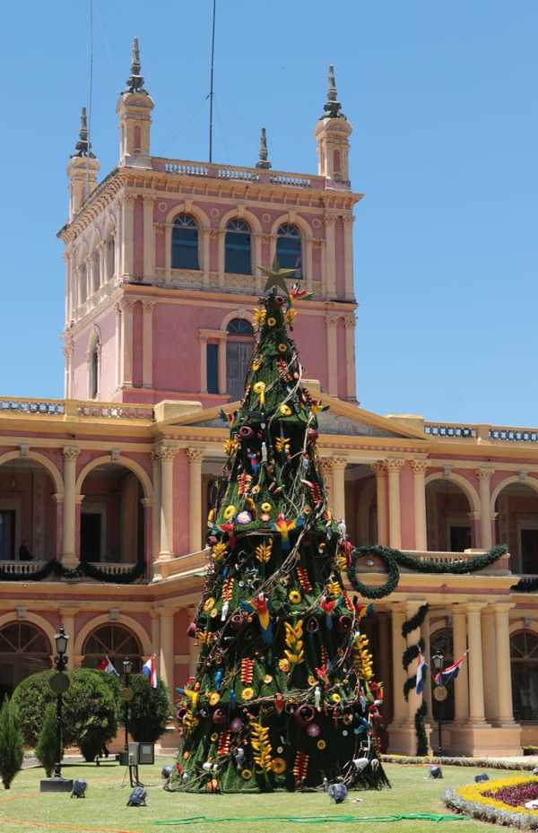 El Palacio de Gobierno se prepara para recibir a la Navidad con artesanía popular | .::PARAGUAY TV HD::.
