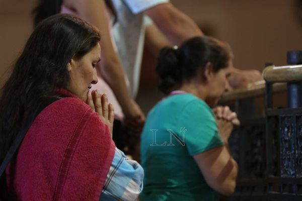 Largas filas para agradecer a la Virgen de Caacupé