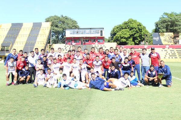 Nacional se quedó con el título de campeón en la Sub 18 - Fútbol - ABC Color