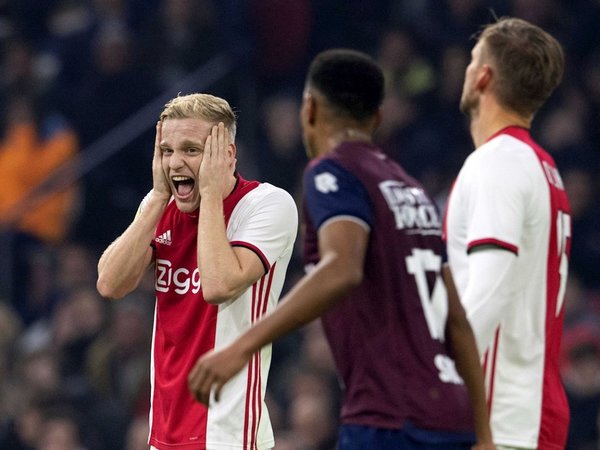 El Ajax sufre su primera derrota antes de recibir al Valencia