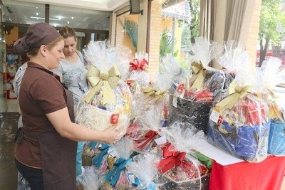 HOY / Guiños de un presupuesto que no da más: nada de canastas, regalos, banquetes, tarjetas