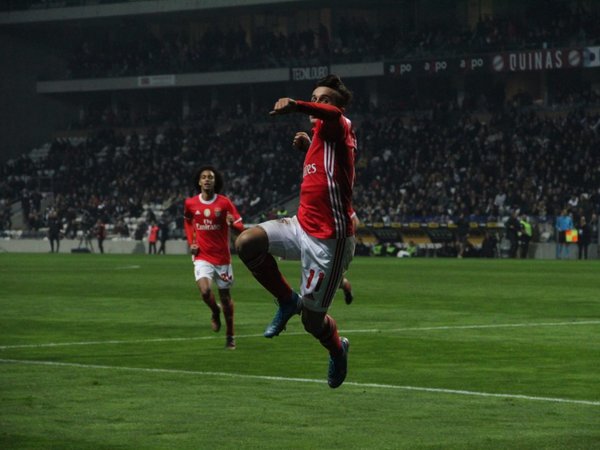 El Benfica gana al Boavista y sigue líder