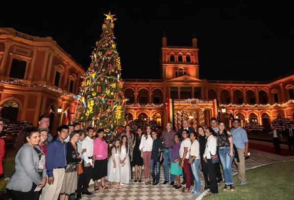 Jardines del Palacio se decoran con artesanía popular y se abren a los visitantes por la Navidad | .::Agencia IP::.