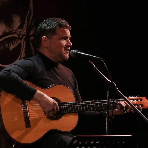 Hugo Ferreira en La Cafebrería - Música - ABC Color