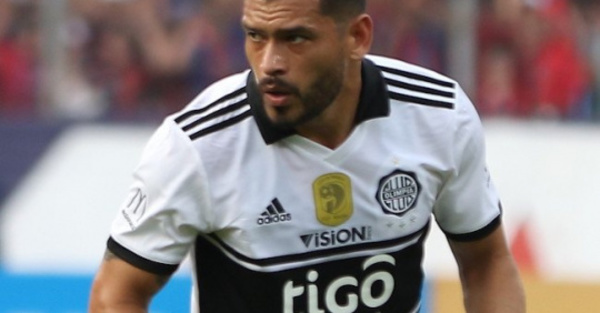 Samudio hizo mucho fútbol esta semana y podría ser titu