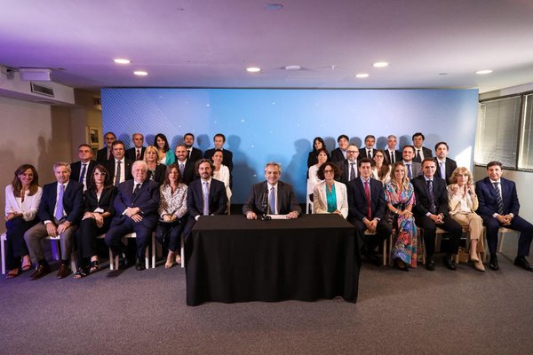 Ministros designados por Fernández se comprometieron a «poner a Argentina de pie» | .::Agencia IP::.