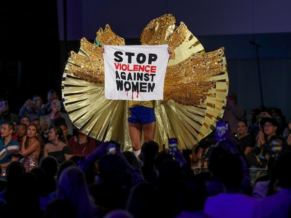 Participante en Miss Universo reclama fin de la violencia machista