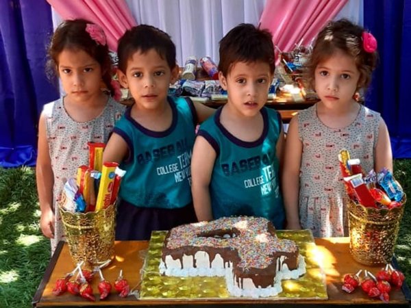 Quintillizos festejaron su cuarto añito con la familia