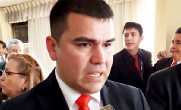 De ser echado de Taiwan por acoso a presidente de la Junta Municipal