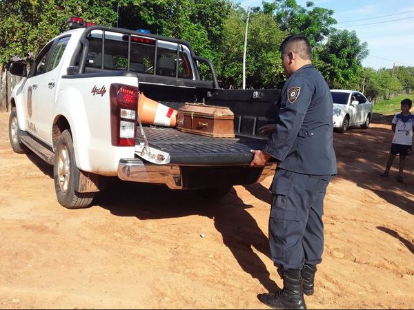 Drogadictos dejan un ataúd frente a una casa - Nacionales - ABC Color