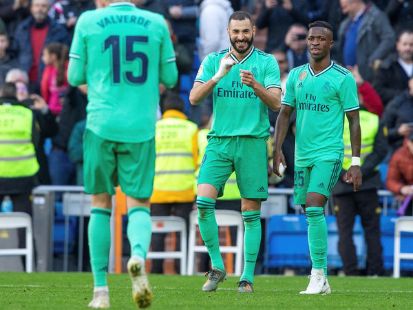 Real Madrid derrota Espanyol y llega a la cima