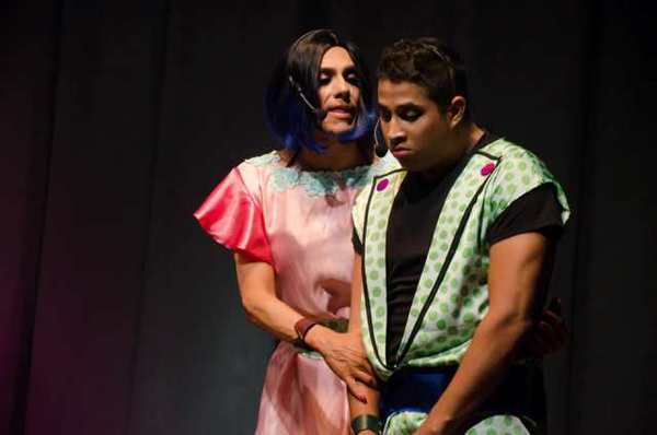Últimas funciones de “Súper Cómiques” en el Teatro Latino