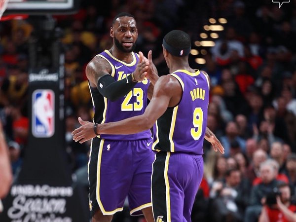 Davis y James lideran la undécima victoria de los Lakers