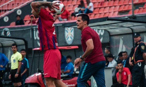 Bernay habló de su continuidad y la pretemporada de Cerro