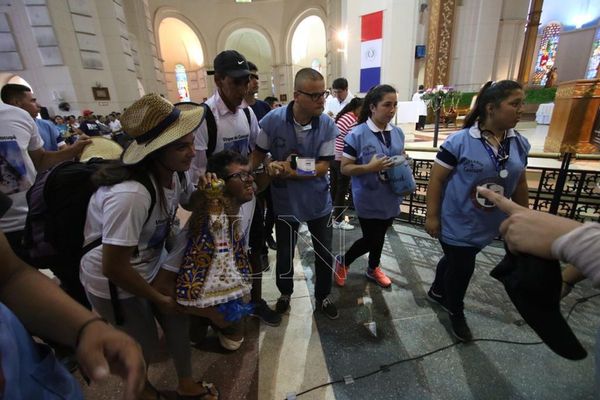 De rodillas y con ampollas, llegó Rodrigo al altar de la Virgen