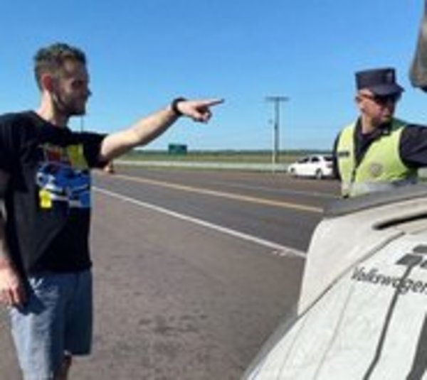 Corredor de autos estadounidense denuncia supuesta coima de Policía - Paraguay.com