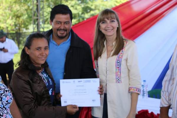Cursos del SNPP beneficiaron a casi 500 pobladores de Ypejhú | .::Agencia IP::.