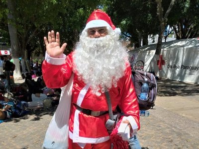 "Papá Noel" recorre Caacupé
