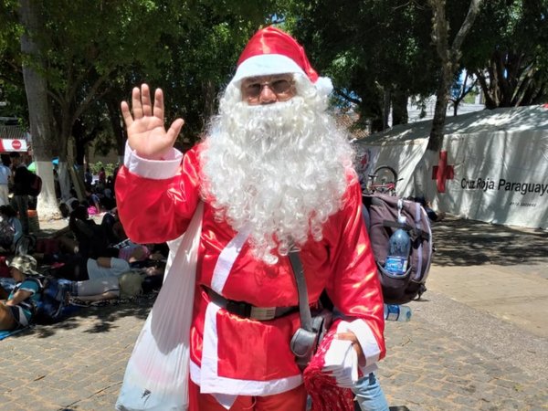 "Papá Noel" recorre Caacupé