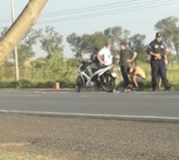 Bebé fallece arrollado tras caer de motocicleta - Paraguay.com