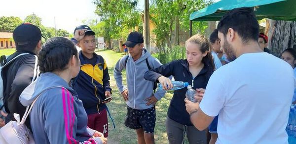 Jóvenes asisten a peregrinos en Pirayú - Nacionales - ABC Color
