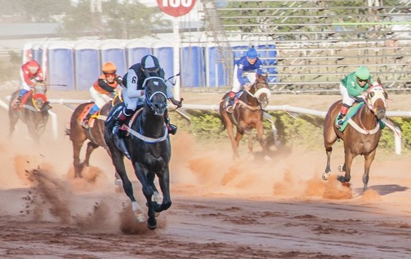 El premio Virgen de Caacupé es atracción principal del turf