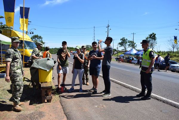 Una gran cantidad de voluntarios ayuda a peregrinos - Nacionales - ABC Color