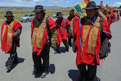 Los Ponchos Rojos, la milicia aymara que se planta como la “retaguardia” de Bolivia - Mundo - ABC Color