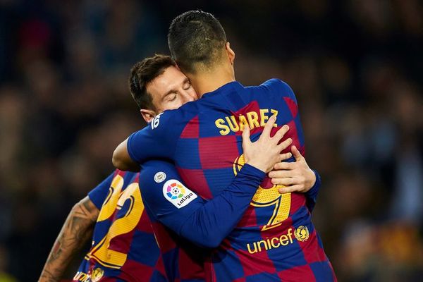 Triplete de Messi y maravilla de Suárez dan liderato al Barça - Fútbol - ABC Color