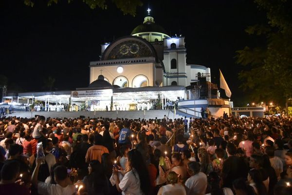 Masiva participación en la víspera de la fiesta mariana - Nacionales - ABC Color