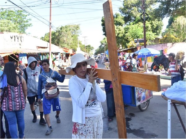 Peregrinación de fieles rumbo a Caacupé