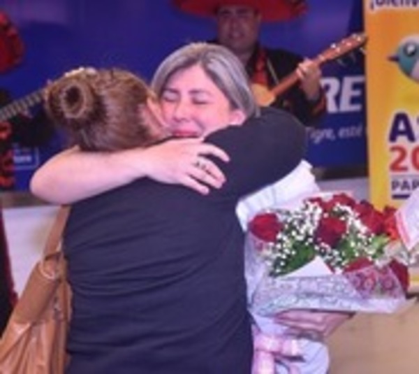 Madre e hija se reencuentran tras 43 años - Paraguay.com