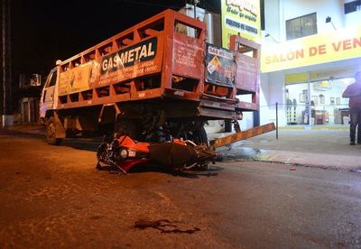 Camión descompuesto causa terrible accidente - Judiciales y Policiales - ABC Color