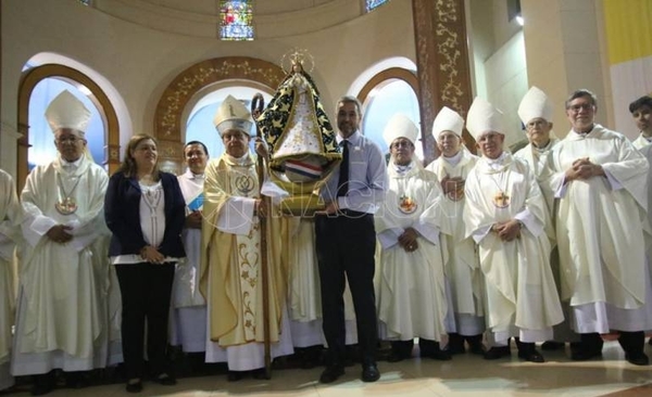 HOY / Resaltan sorpresiva visita de Abdo: hizo trueque y alzó imagen de la Virgen