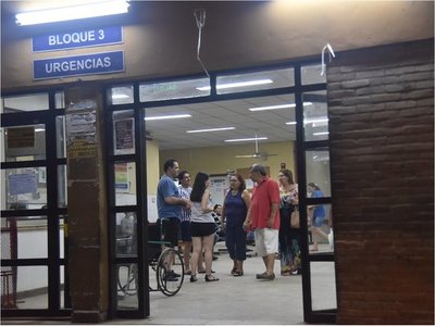 Ambulancia pierde los frenos y causa accidente en Hospital de Caacupé