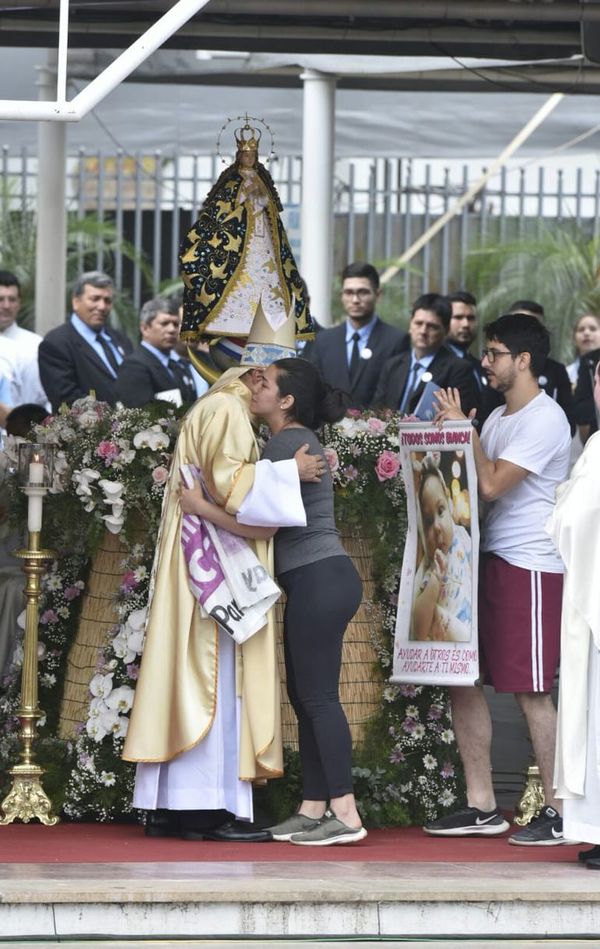 Padres de Bianca claman por la vida ante la Virgen y el pueblo - Nacionales - ABC Color