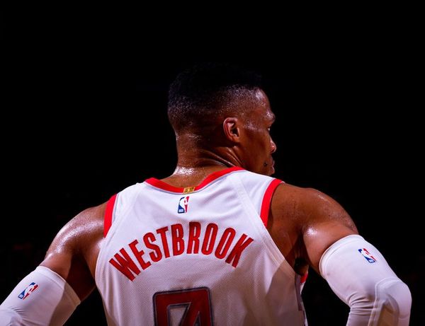 Westbrook se destaca con triple-doble - Básquetbol - ABC Color