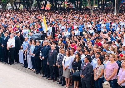 El presidente llegó de forma sorpresiva a misa de Caacupé