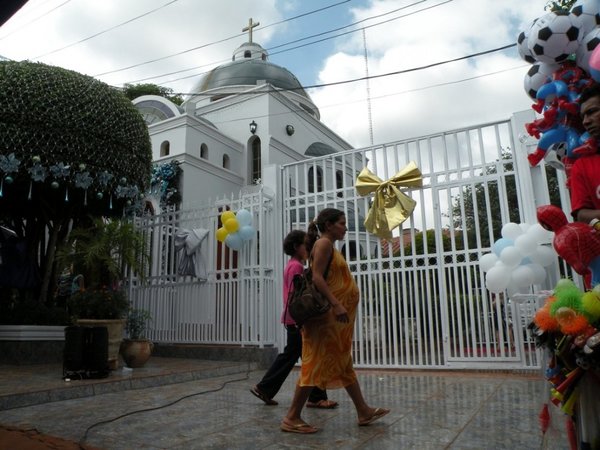 En la basílica del narco Toma' i harán   karu guasu