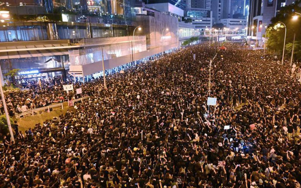 Masiva marcha en Hong Kong marca los 6 meses de protestas