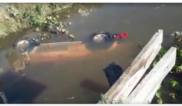 Camioneta cayó de un puente en Cerrito de Ñeembucú - Digital Misiones